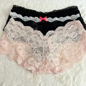 Victoria’s Secret lot of 3 lace hipster cheeky panties NWOT Small